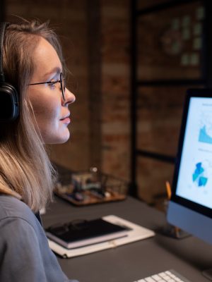 woman-reading-monitor woman-reading-monitor